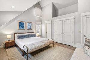 Lux Home with Gas Fireplace, Hot Tub, 8 min to lift 7 - Bunk Room for Kids! home