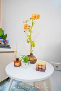Cozy Home 2BR with Balcony, WiFi, Netflix, PS4, The Mist Residences along Marcos Highway