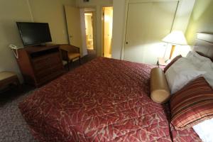 Two-Bedroom Apartment room in Crown Point Owners Association a VRI resort