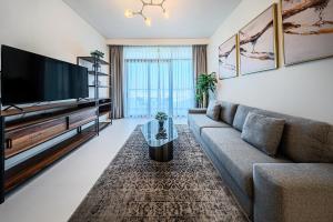 Stunning 1 bedroom sea view apartment