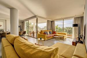 Talamanca 3-bedroom villa ensuite, nice sea view