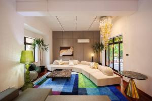 Bangkok Fantasy Villa S1