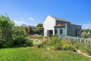 Beach Life Cabin Vibes Ocean Views nr Bude