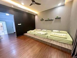 Ninety Six Mutiara Rini Heights