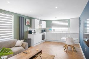 Spacious Apartment 1 Minute from Seafront