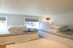 Nybyggd loftstuga i centrala Grebbestad