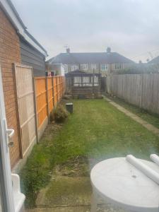 Newly Refurbished 3-Bed Home in London, Free Parking