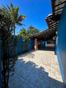 Casa espaçosa com piscina, jacuzzi, espaço gourmet com churrasqueira