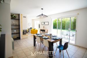 -CALI-JOLIE MAISON A 600 M DES PLAGES ET DU CENTRE