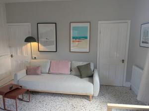 Tranquil flat in vibrant Nether Edge