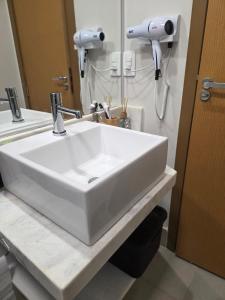 Apê novo, quadra da praia, piscina e climatizado - Colecione Momentos