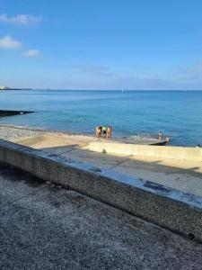 Vue mer à Dieppe, les pieds dans leau