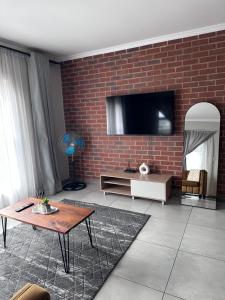 Secure 1 Bedroom Apartment in Midrand, Waterfall City - Lock Up and Go - Free WIFI and Parking - 9 Elizabeth Place