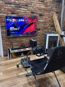 PS5, VR2, Logitech racing-Apartmán pod Chočom