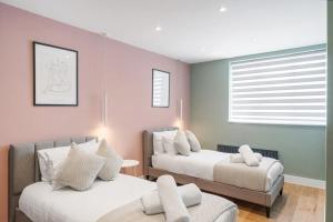 Stylish Apartment with Parking 2 Mins to Seafront