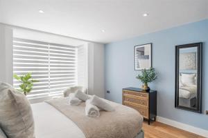 Stylish Apartment with Parking 2 Mins to Seafront