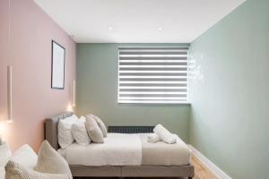 Stylish Apartment with Parking 2 Mins to Seafront