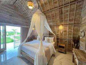 Ratnas Green hill Penida