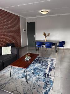 Large 3 Bedroom Apartment in Midrand, Waterfall City - More space than a hotel room - Ideal for families, groups and work trips - 15 Elizabeth Place