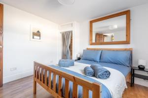 Cosy Fishermans Cottage with Balcony & Sea Views