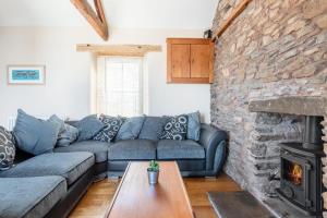 Cosy Fishermans Cottage with Balcony & Sea Views