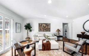 Stylish Two-Bedroom Coastal Retreat Near the Beach