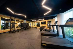 Luxury 3 BR Condo with Ocean View & Pool - Marila 503