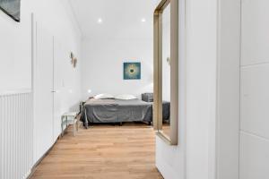 Studio 2 - Central Studio With Terrace near Place de Paris