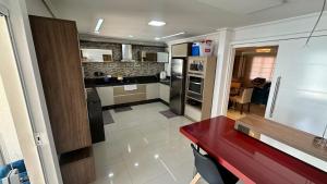 Casa com piscina, Até 8 pessoas, Garagem para 3 Carros