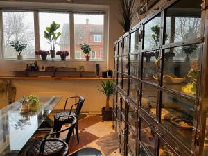 Udda boende med wow-känsla och spabad på terrassen