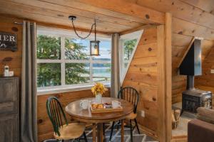 Doc Roys Legacy on Fish Lake by NW Comfy Cabins