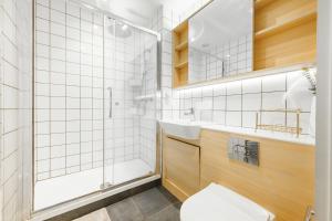 Spacious 5-Bed Apartment for Groups · Free Parking