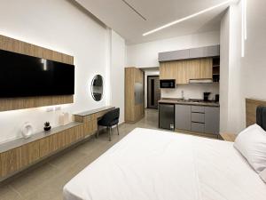 Arabia FANTA SEA - Stylish Pool Level Studio in Florenza Hrg