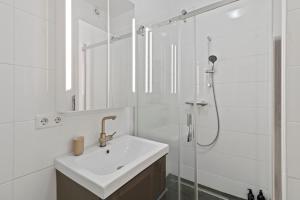 Modern and Spacious at Millennium City - 6 min to metro