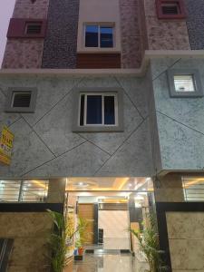 fully furnished and well maintained flat near btm