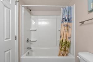 Oceanfront 3BR • Balcony Views • Dog Friendly • Blue Mist 202