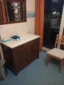Eenpersoonskamer met gezamenlijk gebruik van badkamer en toilet