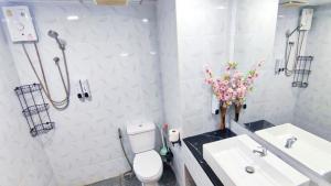 Top floor seaview Jomtien front 80m beach seaside rimhad condo