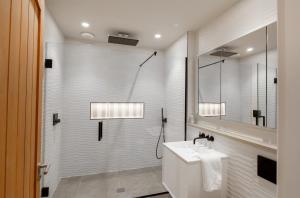 Beautiful Apartment with Private Parking Cheltenham