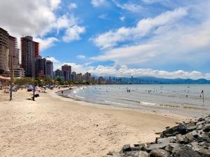 Vista para o Mar em Todos os Cômodos - 250m da Praia - Churrasqueira