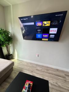 The Canvas Modern 4BR Retreat Rooftop