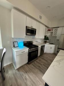 The Canvas Modern 4BR Retreat Rooftop