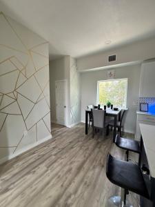 The Canvas Modern 4BR Retreat Rooftop