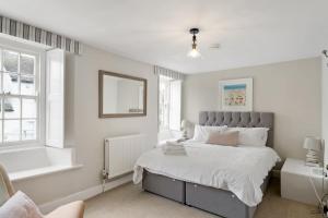 18th Century Cottage with Garden Central Newquay