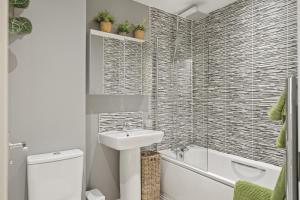 Stylish Home with Private Parking & Garden