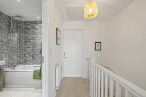 Stylish Home with Private Parking & Garden