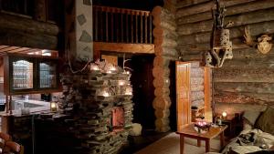 Kelokantola by the lake