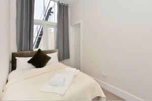 3-Bed South Kensington Flat with Outdoor Terrace