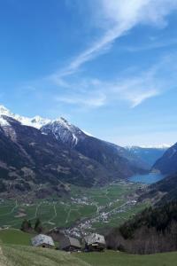 Apartment Sonnige 2-5-Zimmer Wohnung an ruhiger Lage by Interhome