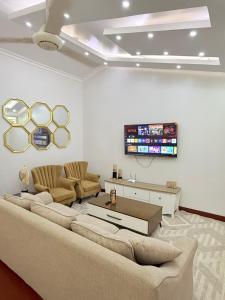 Aggiestays - Shanty Town Moshi